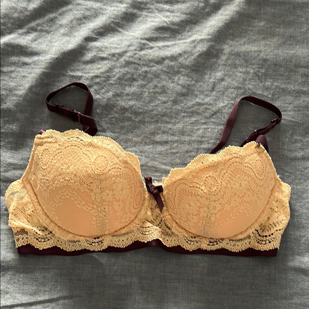 Cream and purple Lace Underwire Bra with Adjustable Straps